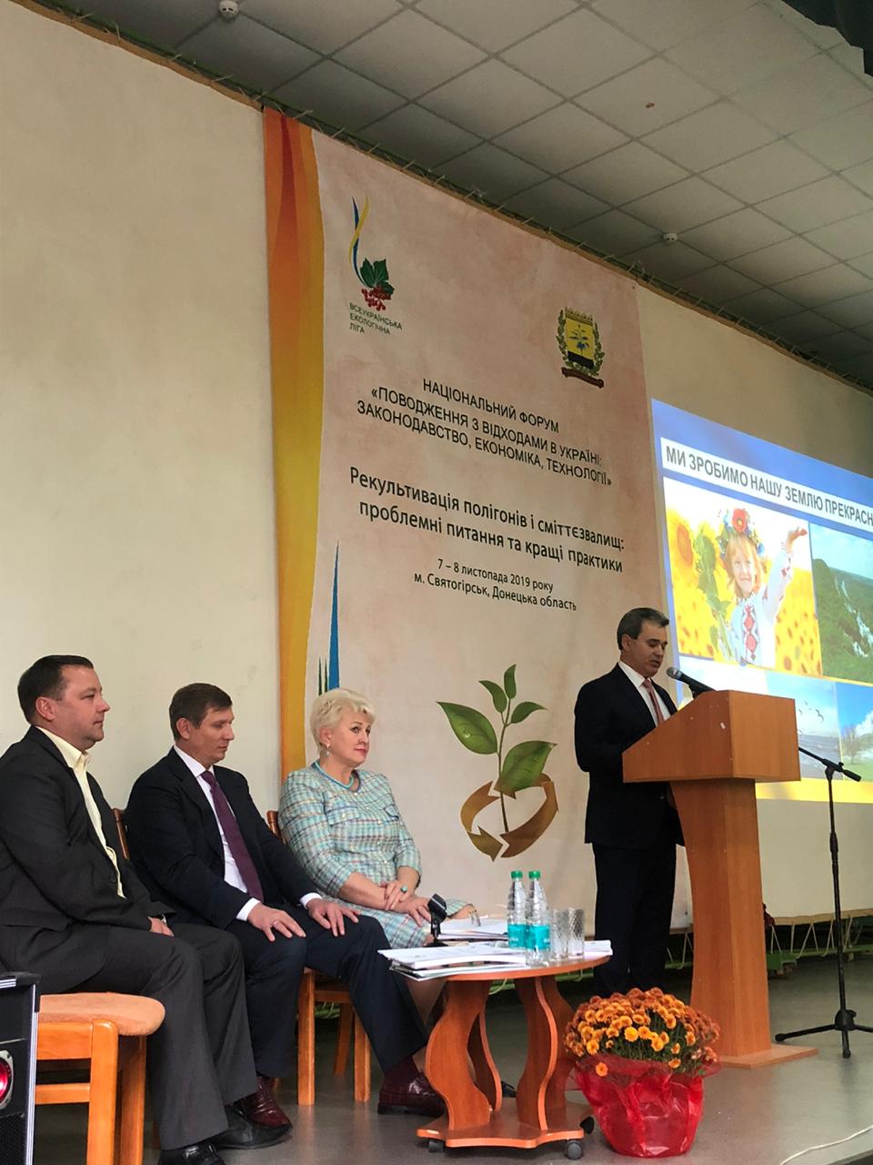 98831535 c074 42f7 8ab4 6f3115b61105